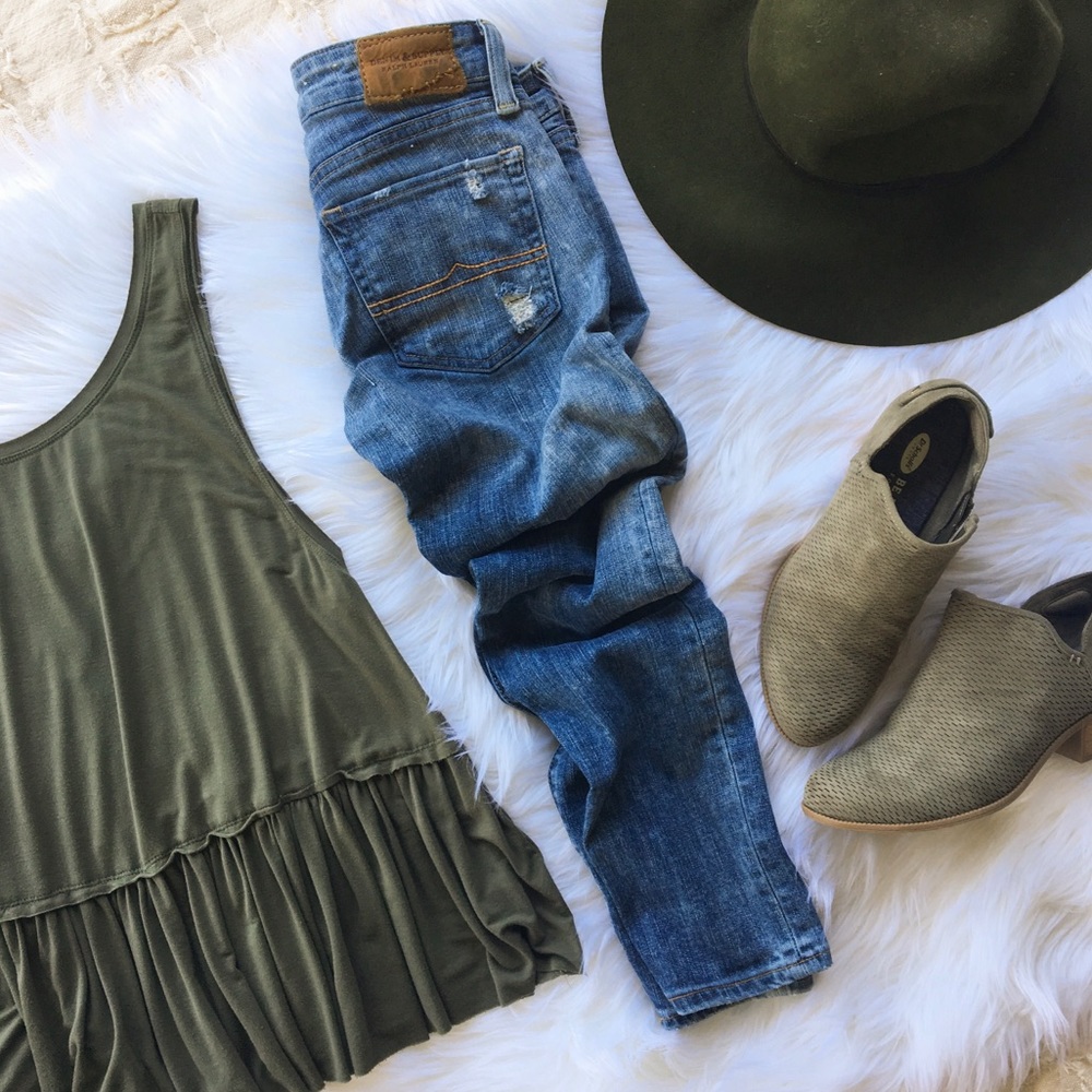 Distressed Cropped Ankle Jeans